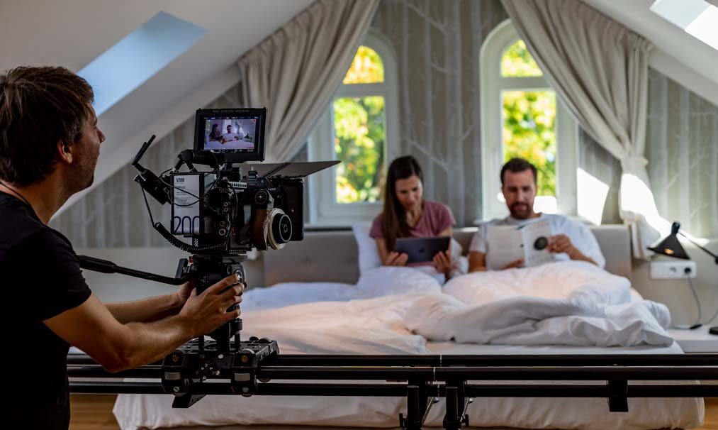 Videoproduktion - Szene im Bett
